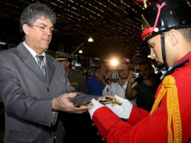 ricardo recebe medalha da pmpb foto francisco frança secom pb_0049