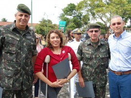 secretaria cida ramos homenageada no 15 batalhão 1