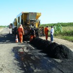 der tapa buraco foto claudio goes 150x150 - DER intensifica operação tapa-buraco nas rodovias do Estado