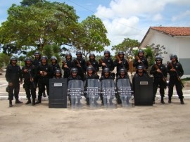 agentes penitenciarios recebem novos equipamentos