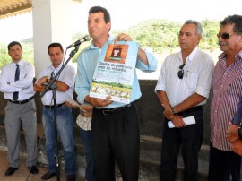 vacinacao contra febre aftosa em bois em alagoinha foto jose lins 127