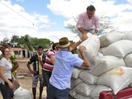 31.07.12 ricardo_entrega_racao_animal_sousa_foto_alberi pontes (29)