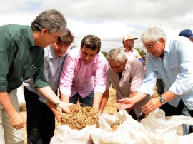 ricardo programa de seguranca alimentar animal entrega de racao foto jose marques 3