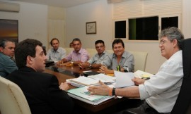 REUNIÃO COM GERVASIO MAIA-HERVASIO BEZERRA E PREFEITOS (5)-portal