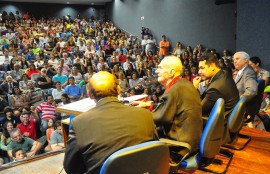 ariano suassuna recebe medalha e realiza palestra na estacao cabo braco foto roberto guedes 244