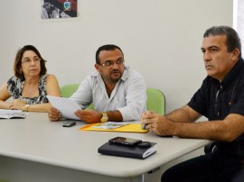 Diretor Joaci Mendes (D), Cogésio (C) e Maria Edelcides (E)