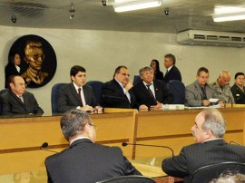 02.04.13-romulo_participa_homenagem_exgovernador_ronaldo-cunha-lima