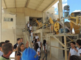 18.04.13 campo alunos curso minerao 2 270x202 - Estudantes do curso de mineração têm aula de campo em mina no RN