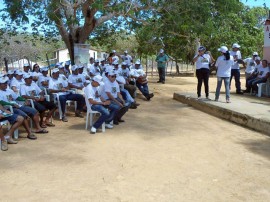 18.04.13 dia campo maturia 270x202 - Emepa leva tecnologia da produção integrada do caju para Maturéia