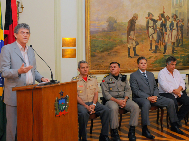 CASO FERNANDA ELLEN ENTREGA DE CERTIFICADO POLICIAIS 1 - Governo homenageia policiais que elucidaram caso Fernanda Ellen