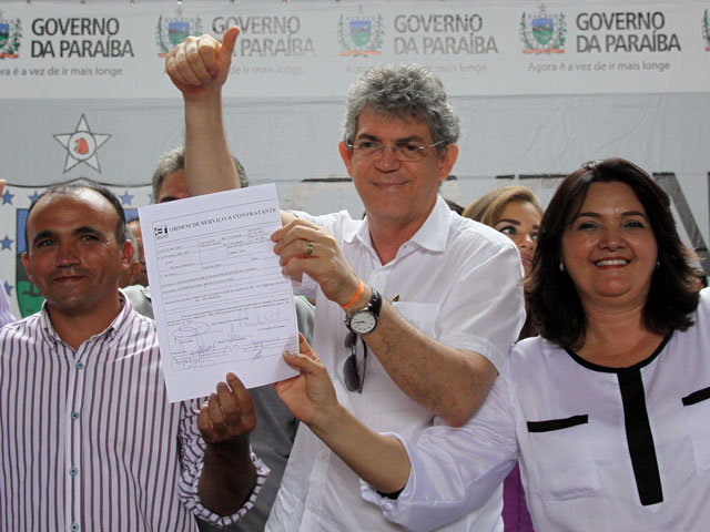 ordem de serviço da pb 167 em sossego foto francisco frança 2 - Governo autoriza estrada que vai tirar outra cidade do isolamento