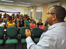 primeira dama entrega de certificado cendac foto kleide teixeira 26 270x202 - Mais de 60 jovens recebem certificados de cursos promovidos pelo Cendac