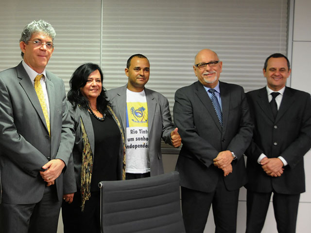 ricardo REUNIÃO CEF rio tinto foto jose marques 21 - Ricardo discute habitacão de Rio Tinto com presidente da Caixa