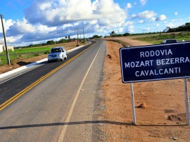 ricardo inauguracao estrada tabuleiro foto kleide teixeira 01 270x202 - Ricardo inaugura rodovia beneficiando mais de 20 mil pessoas em Bananeiras