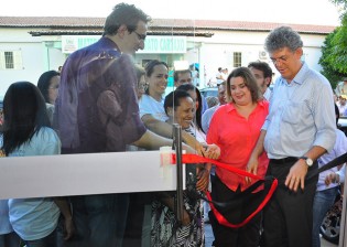 17.05.13 ricardo entrega banco de leite humano cajazeiras_fotos roberto guedes secom pb (5)