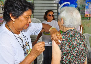 20.04.13-campanha-vacinacao_fotos-roberto-guedes-secom-pb-1