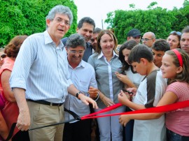 Vieiropolis ENTREGA DE ESCOLA 2 270x202 - Ricardo inaugura escola e entrega kits, bicicletas e tablets em Vieirópolis