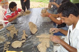 cegos e def visuais trabalhando com argila 270x180 - Funda&ccedil;&atilde;o Casa de Jos&eacute; Am&eacute;rico encerra Semana do Museu com atividades culturais e recreativas