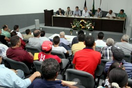 ricardo com pescadores foto francisco frança 36 270x180 - Ricardo recebe pescadores e discute medidas de incentivo para o setor