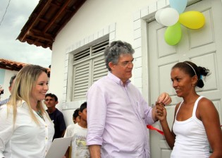 ricardo entrega casas em sao bentinho foto francisco frança (1)