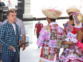 11.06.13 luciano huck francisco morais 41 270x202 - Maior São João do Mundo vai ser divulgado no Caldeirão do Huck