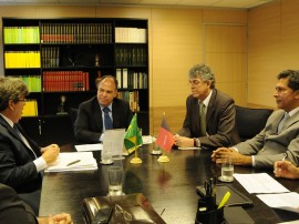 REUNIÃO COM MINISTRO FERNANDO BEZERRA 4 270x202 - Ricardo consegue recursos para obras hídricas no Cariri e Curimataú