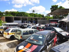 governo realiza leilao de veiculos deposito da pm foto walter rafael 5