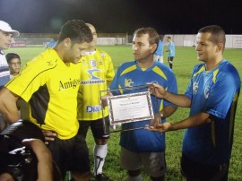 2 bpm homenagea jogador hulk no campo do treze 270x202 -  Polícia homenageia jogador Hulk em Campina Grande