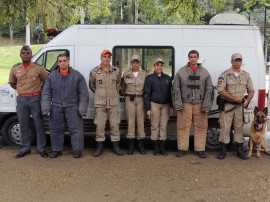 22.07.13 bombeiros recebe caes 2 270x202 -  Corpo de Bombeiros adquire cães para operações de resgate de vítimas