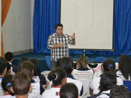 30.07.13 escola padre jeronimo lauwende santa luzia realiza sema 1 270x202 - Escola estadual de Santa Luzia realiza Semana da Juventude