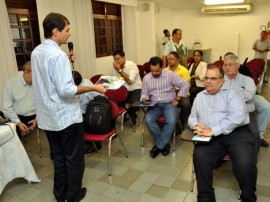 31.07.13 romulo romero rodrigues apresentam propostas executivos 11 270x202 - Rômulo debate com prefeito e empresários incentivos para instalar montadora de veículos em Campina