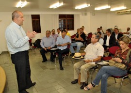 31.07.13 romulo romero rodrigues apresentam propostas executivos 4 270x192 - Rômulo debate com prefeito e empresários incentivos para instalar montadora de veículos em Campina