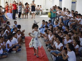 DIEGO NÓBREGA Desfile de Roupas Recicladas Colégio Eptácio Pessoa 311 270x202 - Alunos de Escola Estadual apresentam projeto com material reciclável