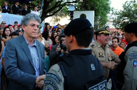 FORMATURA PM PATOS 60 portal1 270x179 - Ricardo entrega distintivos de soldados que vão reforçar segurança no Sertão