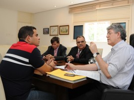 VISITA DO PREEITO DECRUZ ESPIRITO SANTO21 270x202 - Ricardo discute novo Pacto Social com prefeito de Cruz do Espírito Santo