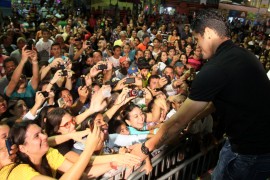 hilk em cg foto francisco frança 14 270x180 - Hulk desfila em carro aberto e é recebido com festa em Campina Grande