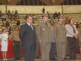 pm formatura no ronaldoao com romulo gouveia 2 270x202 - Governo forma novos policiais militares e garante reforço do efetivo no Estado