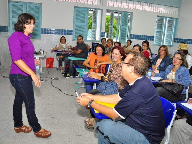 see inicio das aulas de especializacao de professores e tecnicos foto jose lins 11 - Começam aulas de especialização para professores e técnicos em 12 polos