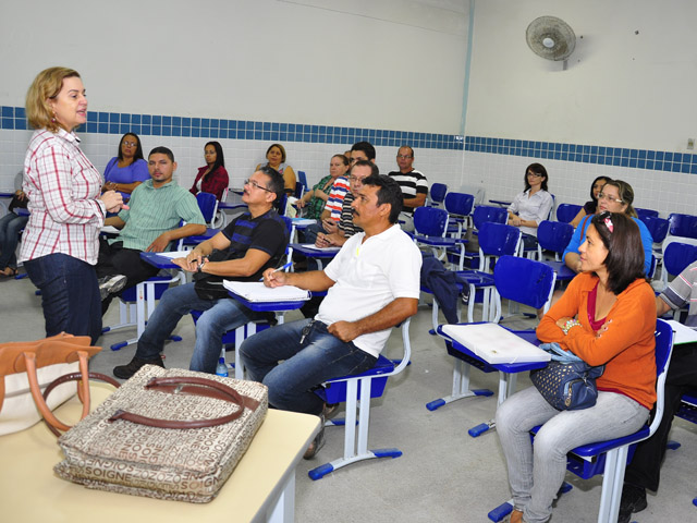 see inicio das aulas de especializacao de professores e tecnicos foto jose lins 6 - Começam aulas de especialização para professores e técnicos em 12 polos