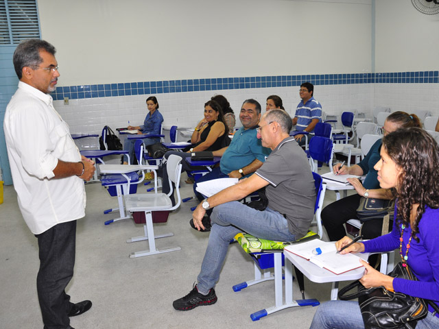 see inicio das aulas de especializacao de professores e tecnicos foto jose lins 9 - Começam aulas de especialização para professores e técnicos em 12 polos