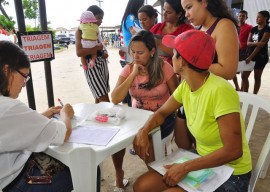 01.08.13 acao social fac fotos jose lins 4 270x192 - Fundação de Ação Comunitária promove ação social no bairro Colinas do Sul II