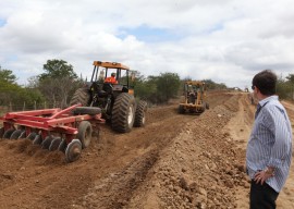 08.08.13 estrada catole dez ferreira 11 270x192 - Governo acelera obras da estrada Campina Grande-Catolé de Boa Vista