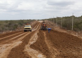 08.08.13 estrada catole dez ferreira 3 270x192 - Governo acelera obras da estrada Campina Grande-Catolé de Boa Vista