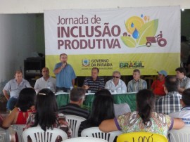 26.08.13 jornada inclusao sao jose espinharas orienta 11 270x202 - Jornada de Inclusão de São José de Espinharas orienta agricultor para vender ao PNAE