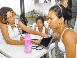 30.08.13 FAC acao comunitaria renascer fotos roberto guedes secom pb 126 270x202 - Governo realiza ação social no Distrito Mecânico, em João Pessoa