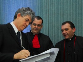 GOVERNADOR NOMEIA OSVALDO TRIGUEIRO 6 270x202 - Ricardo nomeia novo desembargador na posse do procurador geral de Justiça