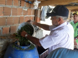 SAM 0431biofertilizantes1 270x202 - Agricultores aprendem usar biofertilizante na produção de ração animal