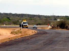 inicio de obra de asfalto em nova estrada de olivedos foto claudio goes  (10)