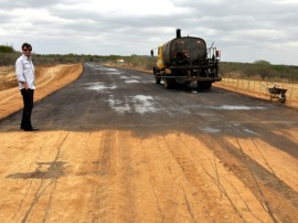 inicio de obra de asfalto em nova estrada de olivedos foto claudio goes  (5)