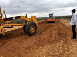 inicio de obra de asfalto em nova estrada de olivedos foto claudio goes  (8)